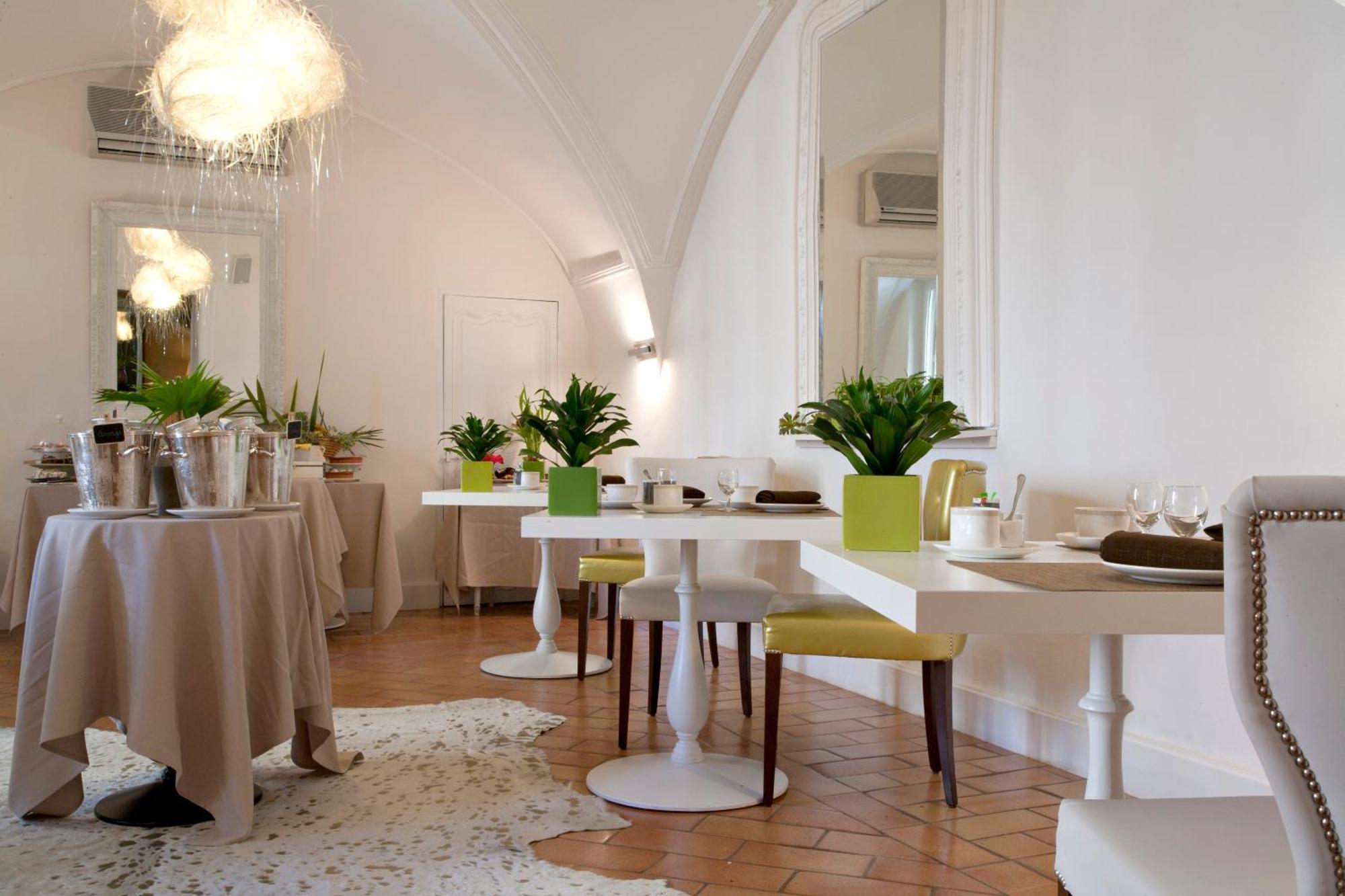 Hotel Le Castellas - Les Collectionneurs Collias